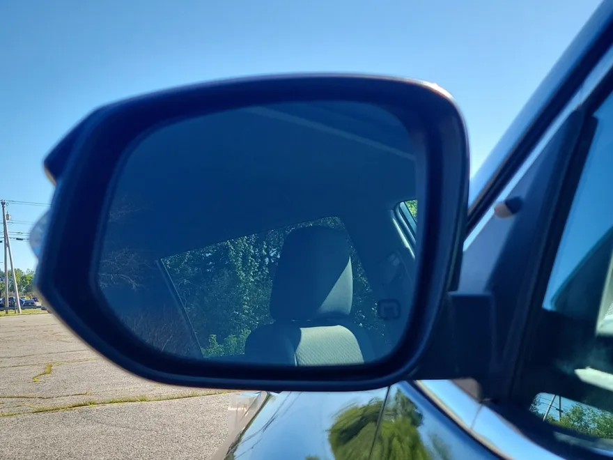 2019 Toyota Highlander LE photo 1