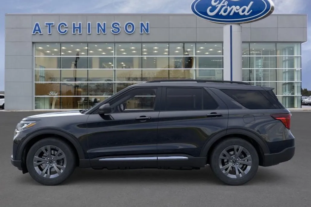 2025 Ford Explorer photo 1