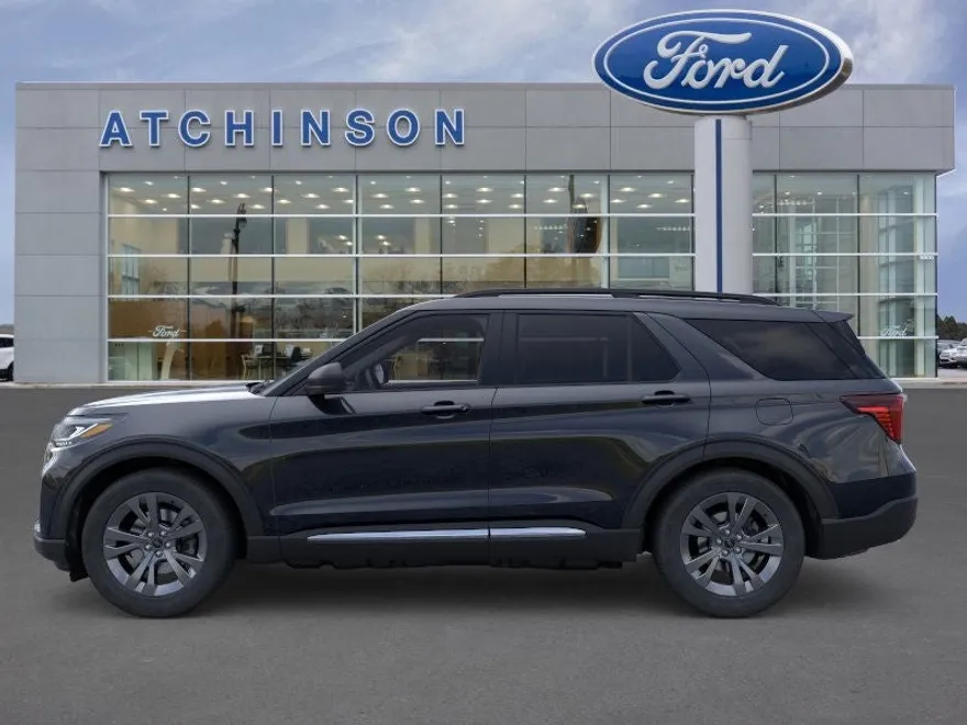 2025 Ford Explorer photo 1