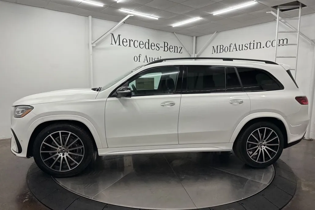 2026 Mercedes Benz GLS 450 4MATIC photo 1