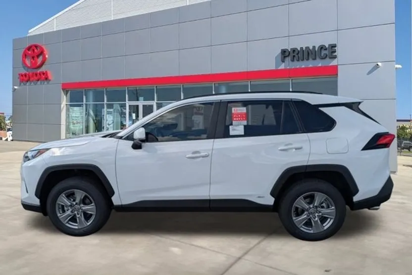 2025 Toyota RAV4 Hybrid XLE photo 1