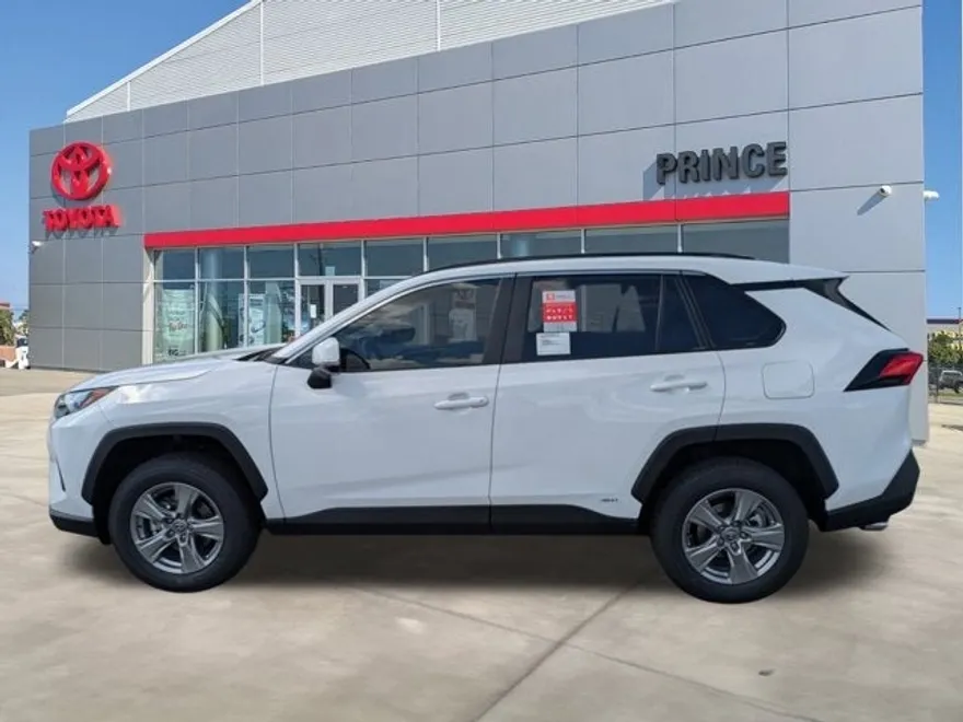 2025 Toyota RAV4 Hybrid XLE photo 1