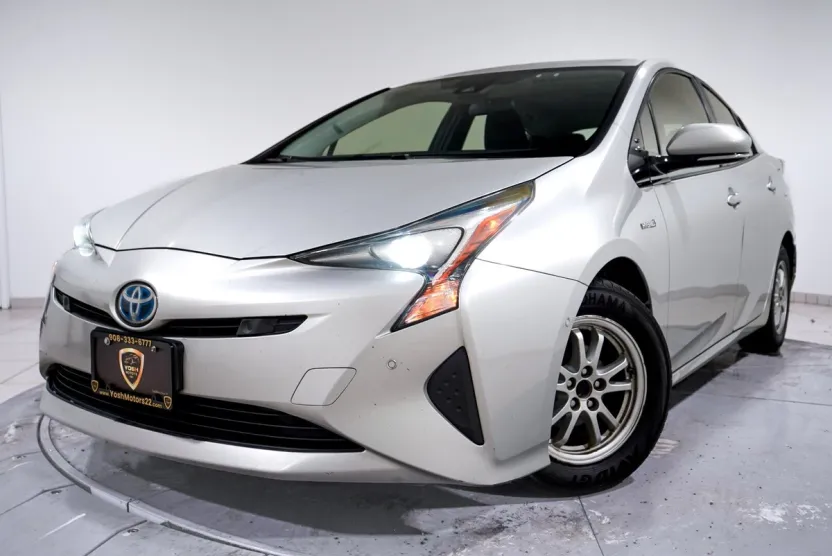 2018 Toyota Prius Two Eco Three Four Touring photo 1
