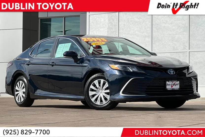2021 Toyota Camry LE photo 1