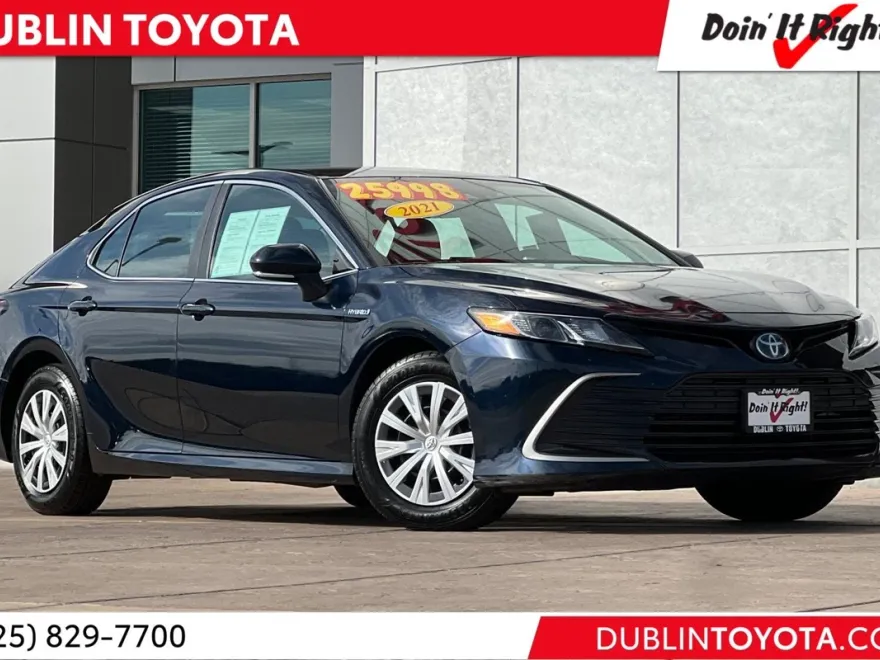 2021 Toyota Camry LE photo 1