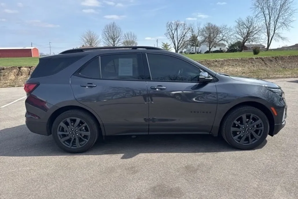2022 Chevrolet Equinox RS photo 1