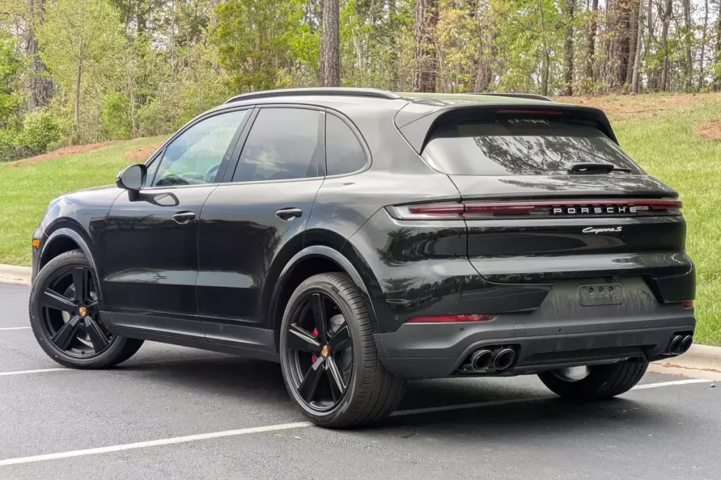 2025 Porsche Cayenne S photo 1