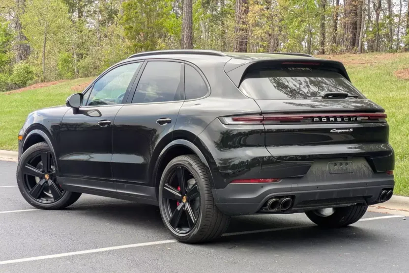 2025 Porsche Cayenne S photo 1