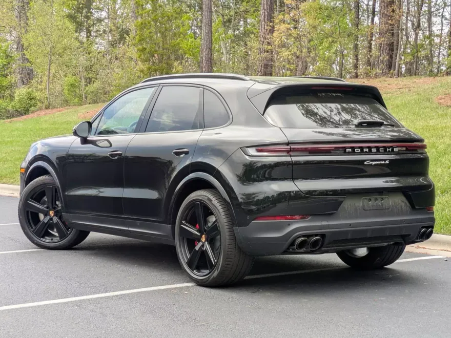 2025 Porsche Cayenne S photo 1