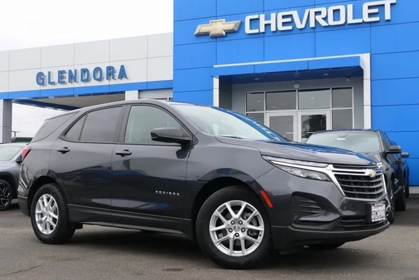 2022 Chevrolet Equinox LS photo 1