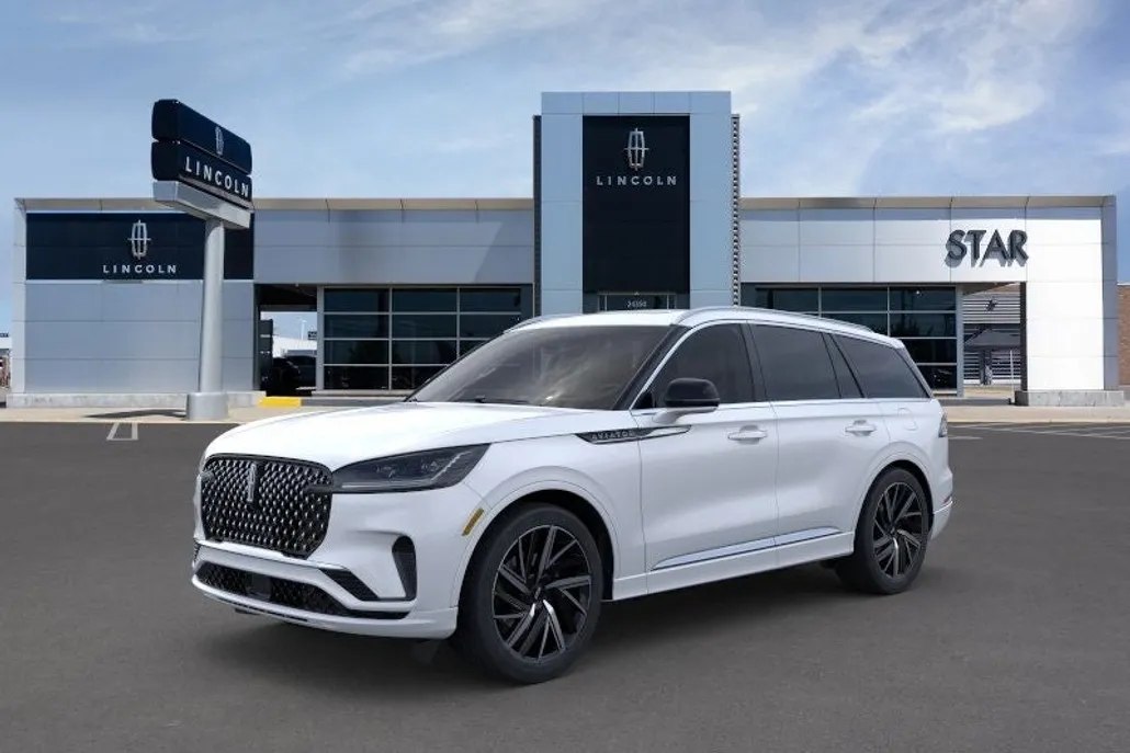 2025 Lincoln Aviator Black Label photo 1