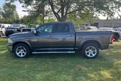 2017 Ram 1500 Laramie photo 2