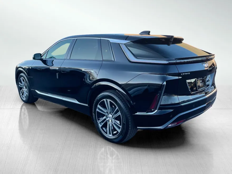 2024 Cadillac Lyriq Luxury photo 8