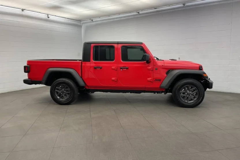2025 Jeep Gladiator Sport S photo 1