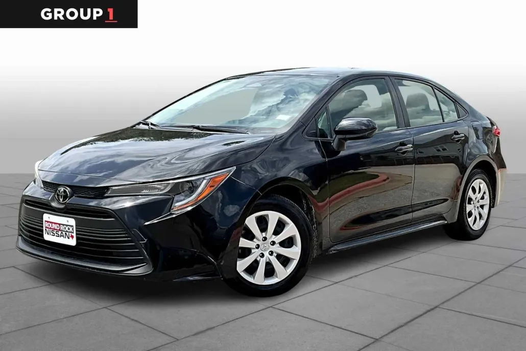 2023 Toyota Corolla LE photo 1