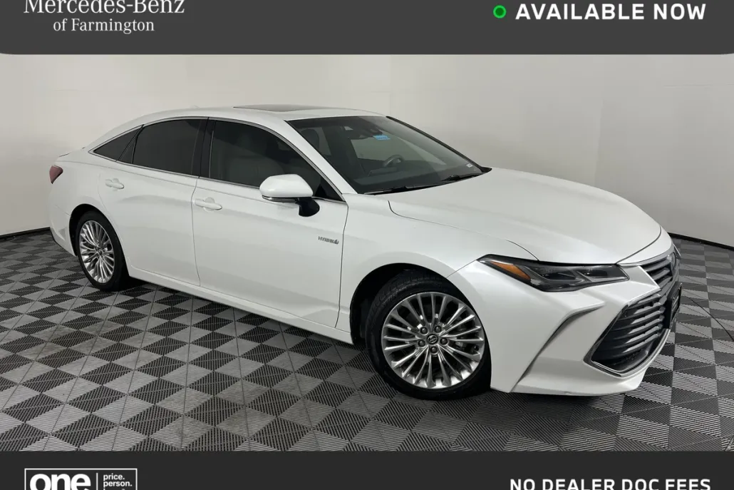 2020 Toyota Avalon Limited Hybrid photo 1