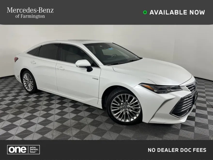 2020 Toyota Avalon Limited Hybrid photo 1