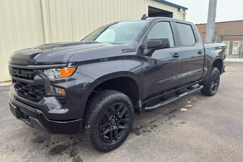2024 Chevrolet Silverado 1500 Custom Trail Boss photo 1