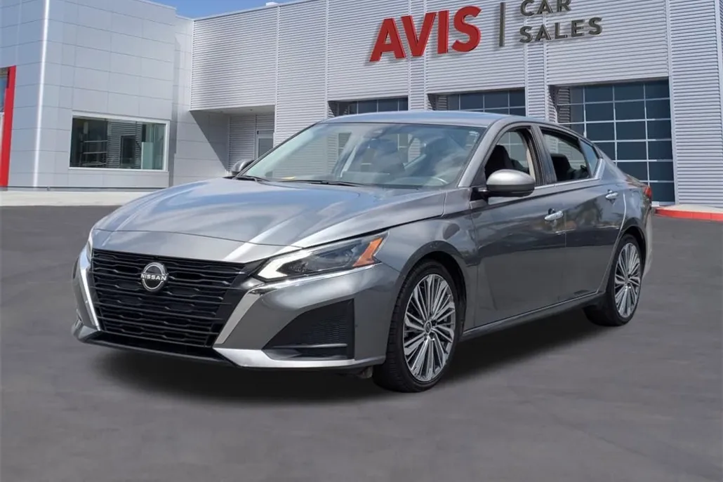 2023 Nissan Altima 2.5 SL photo 1