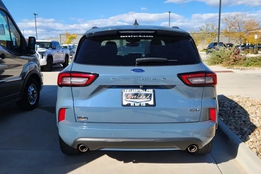 2023 Ford Escape Hybrid ST-Line Elite photo 1
