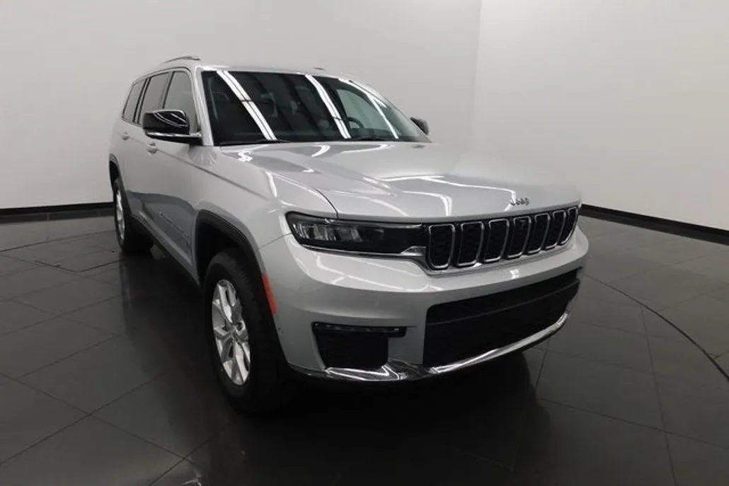 2023 Jeep Grand Cherokee Limited photo 1