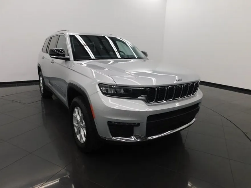 2023 Jeep Grand Cherokee Limited photo 1