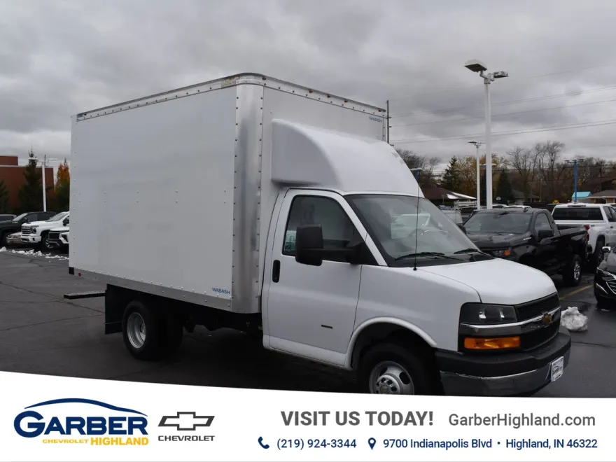 2024 Chevrolet Express Cutaway 3500 photo 1