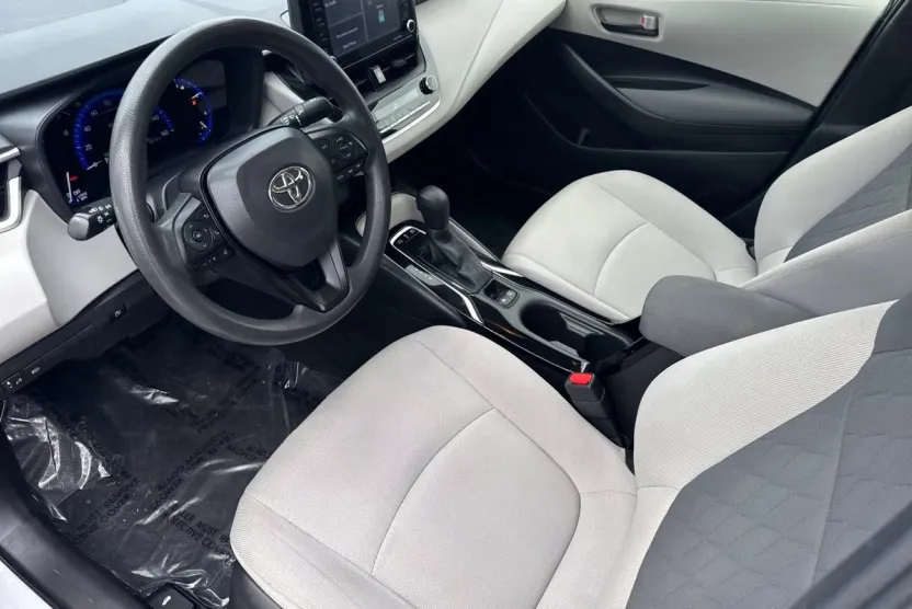 2022 Toyota Corolla Hybrid LE photo 1