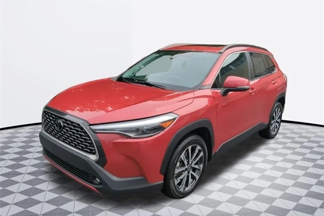 2022 Toyota Corolla Cross XLE photo 1