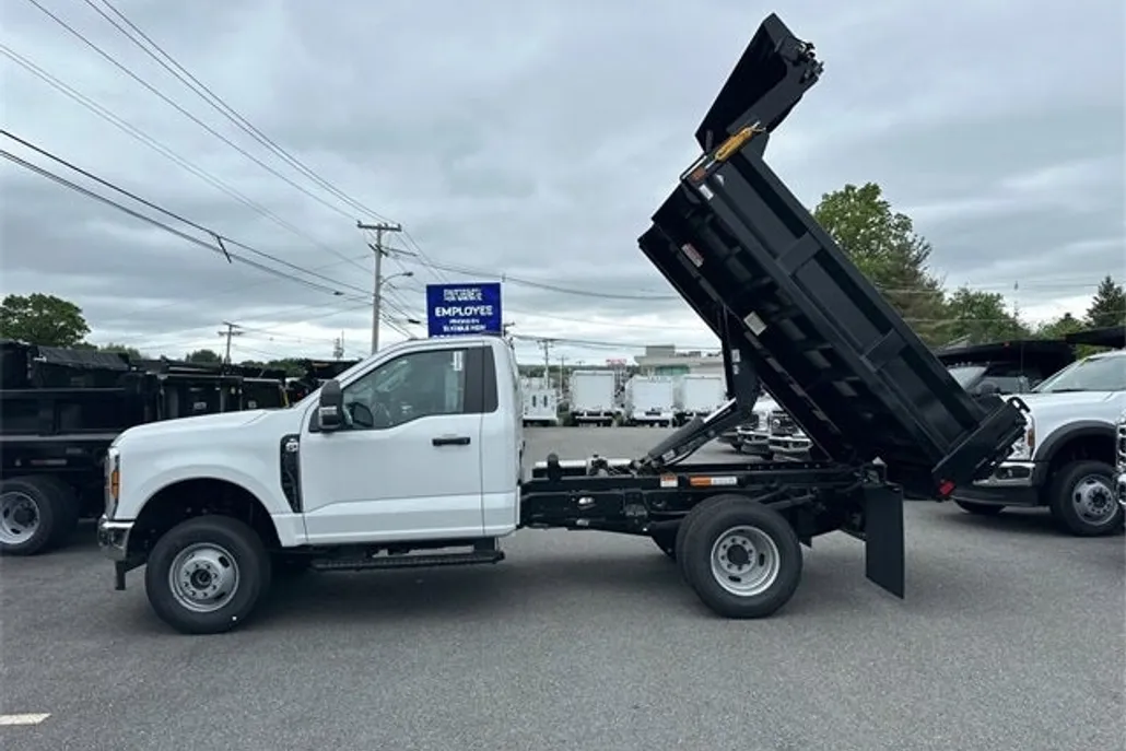 2025 Ford F-350 photo 1
