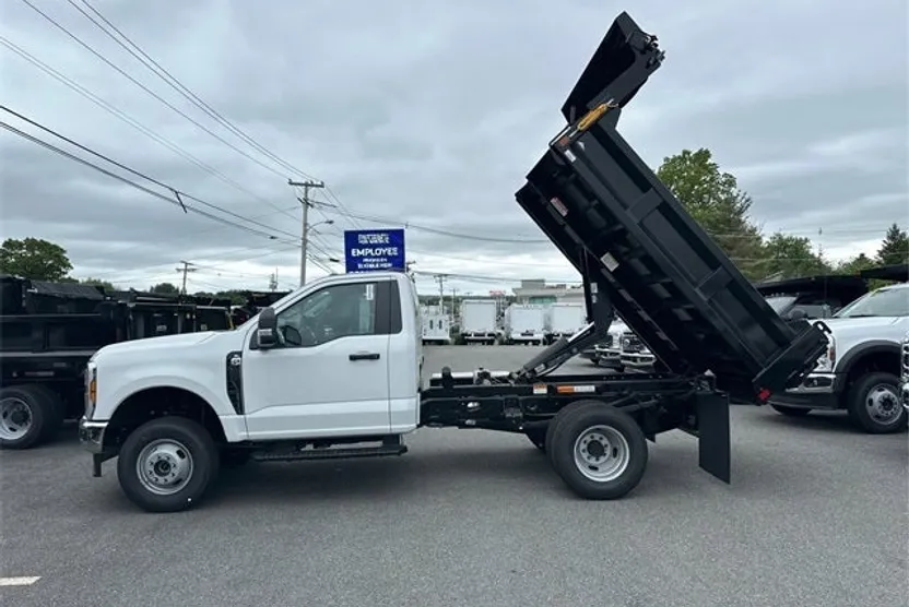 2025 Ford F-350 photo 1