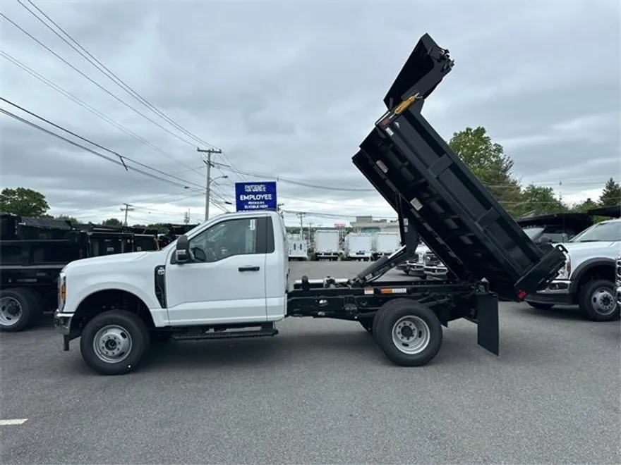 2025 Ford F-350 photo 1
