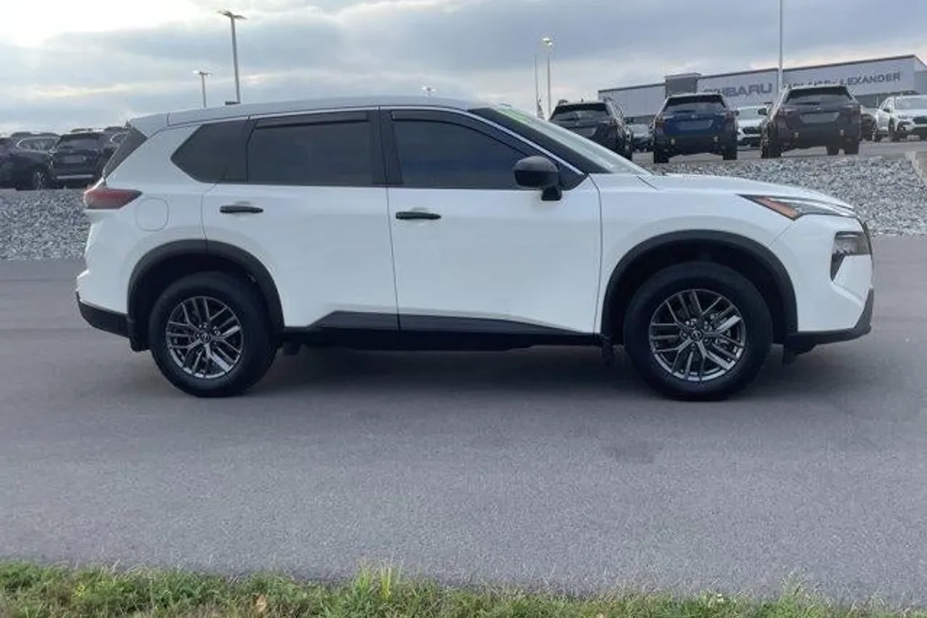 2024 Nissan Rogue AWD S photo 1