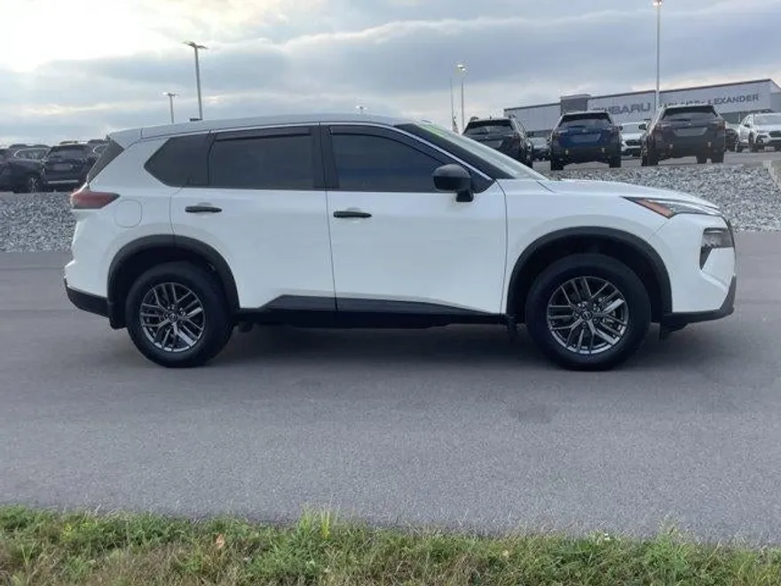2024 Nissan Rogue AWD S photo 1