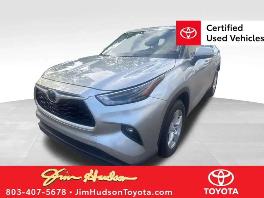 2023 Toyota Highlander LE photo 1