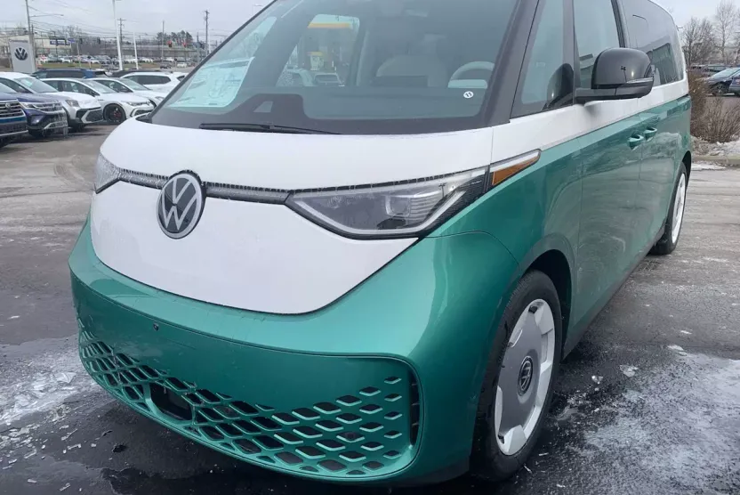 2025 Volkswagen ID. Buzz photo 1