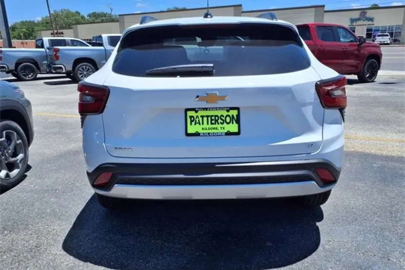 2025 Chevrolet Trax LT photo 1