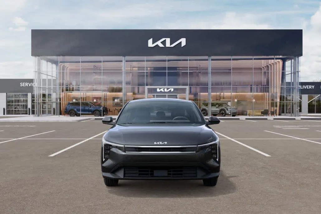 2025 Kia K4 LXS photo 1