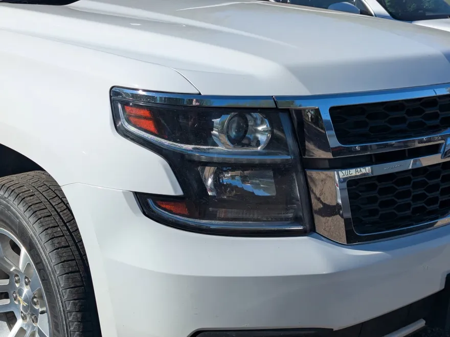 2019 Chevrolet Suburban LT photo 1