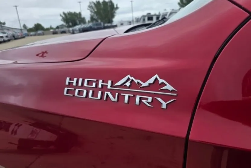 2023 Chevrolet Suburban High Country photo 1