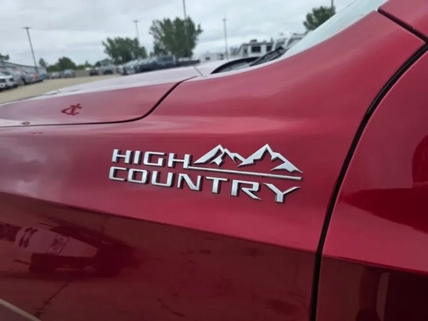2023 Chevrolet Suburban High Country photo 1