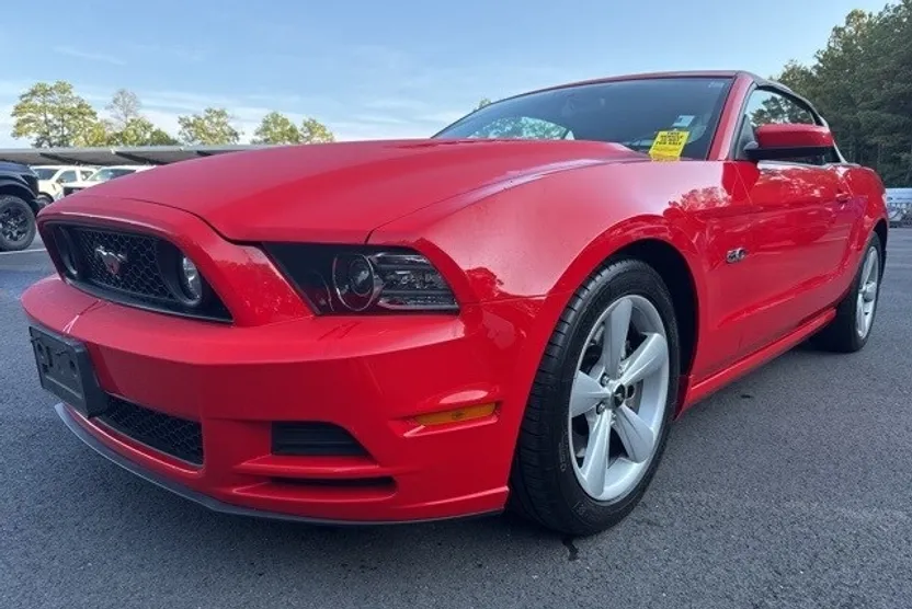 2014 Ford Mustang GT Convertible photo 1