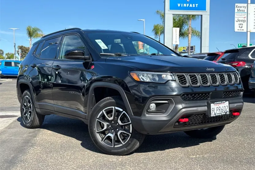 2024 Jeep Compass Trailhawk photo 1