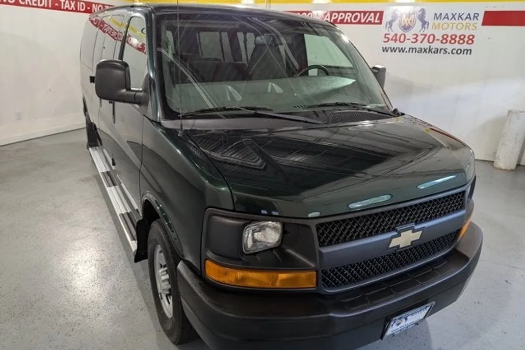 2013 Chevrolet Express Passenger LS photo 1