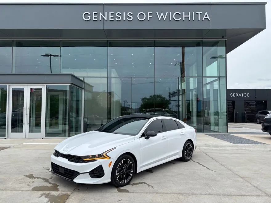 2023 Kia K5 GT-Line photo 1
