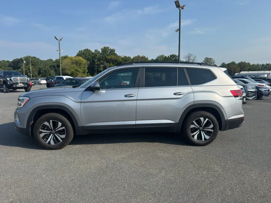 2025 Volkswagen Atlas SE photo 1