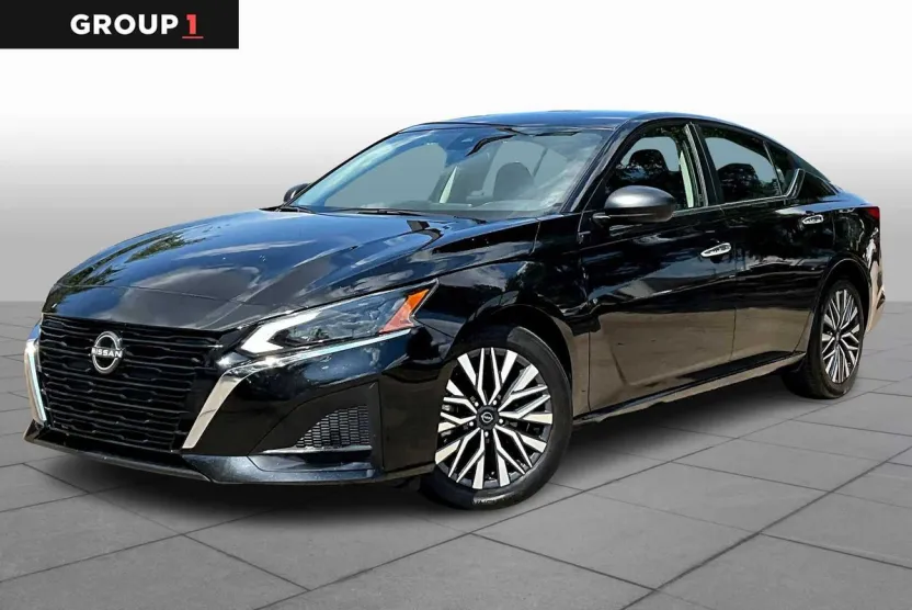 2024 Nissan Altima 2.5 SV photo 1