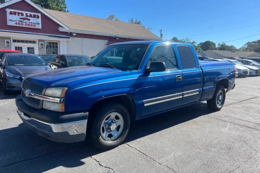 2004 Chevrolet Silverado 1500 LS photo 1