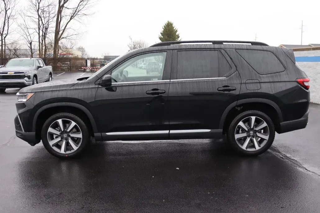 2025 Honda Pilot Touring photo 1