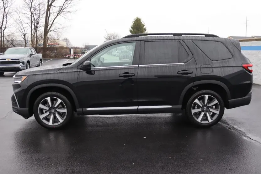 2025 Honda Pilot Touring photo 1